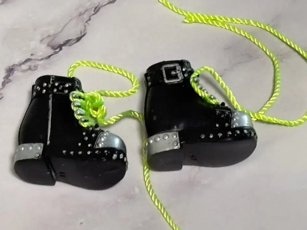 Shadow Rainbow High Harley Limestone Doll Outfit Shoes Green Laces Combat Boots